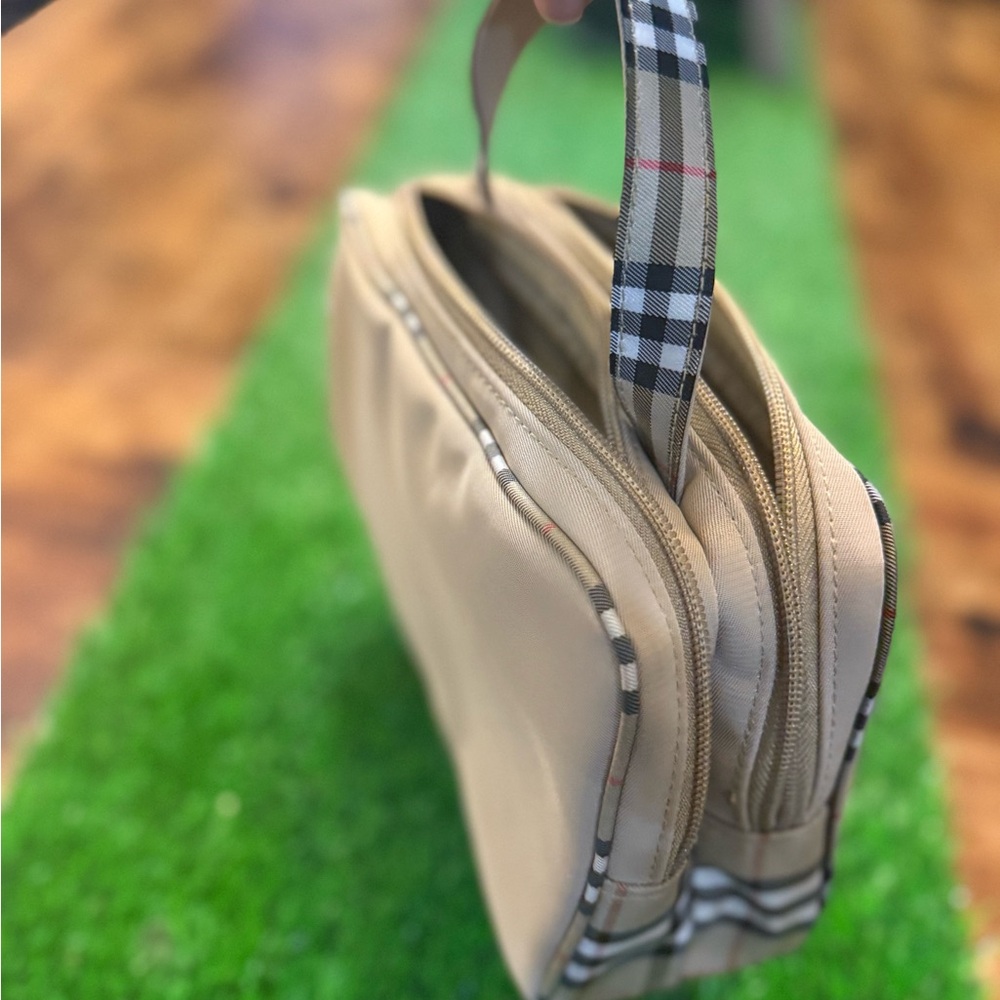 Burberry Fragrance Travel Bag - Picture 2 of 8